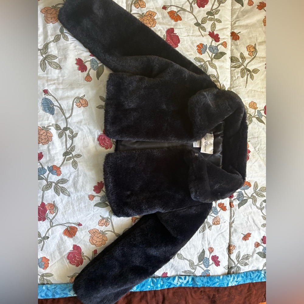 Amazing faux fur shrug for girls from Macys size 3-4T